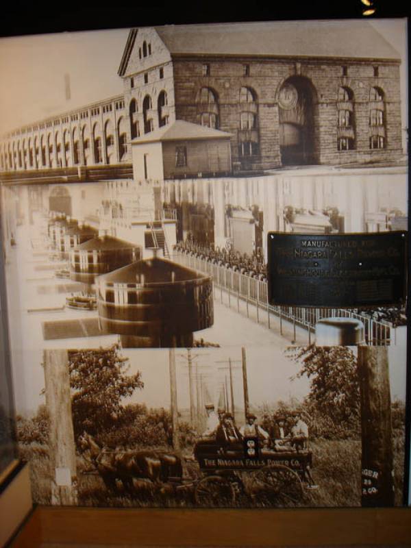 Niagarské vodopády, New York – prvá veľká vodná elektráreň na svete, 1895.