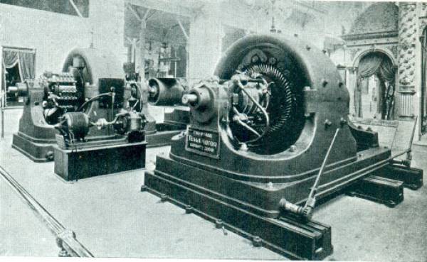 Polyfázový generátor striedavého prúdu Tesly s výkonom 500 konských síl na výstave Westinghouse