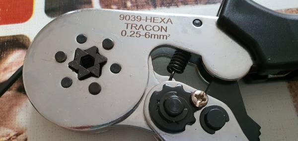 Tracon 9039-HEXA