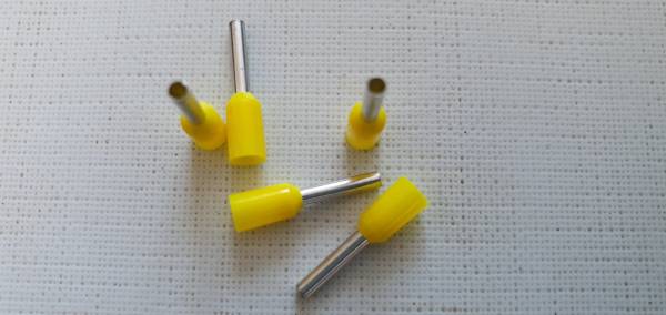 Izolované lisovacie dutinky s plastovým krčkom, žlté