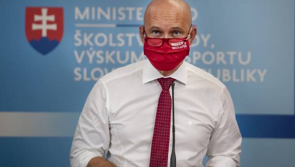 minister školstva Branislav Gröhling